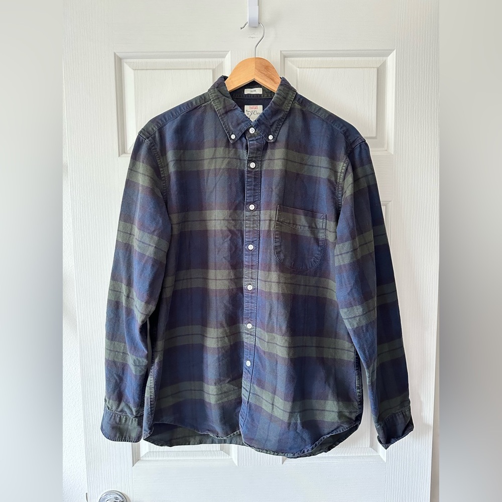 J. Crew Men’s Slim Fit All Cotton Oxford Long Sleeve Button Up - in size large